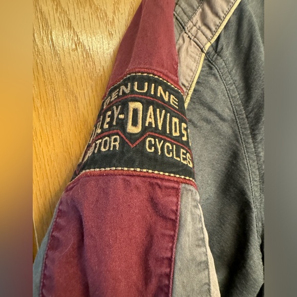 Great Condition Harley Davidson Short Sleeve Button Down Shirt - Picture 3 of 5